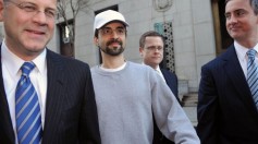Алейников со своими адвокатами после освобождения