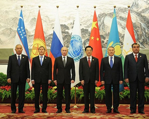 Главы шести государств — членов ШОС  на совещании в Пекине в июне 2012 года
