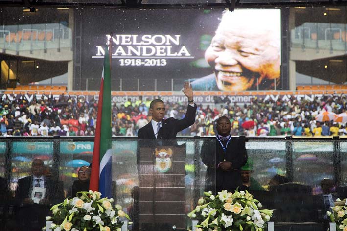 В своей речи в Йоханнесбурге Обама назвал Манделу своим личным героем номер один и титаном истории