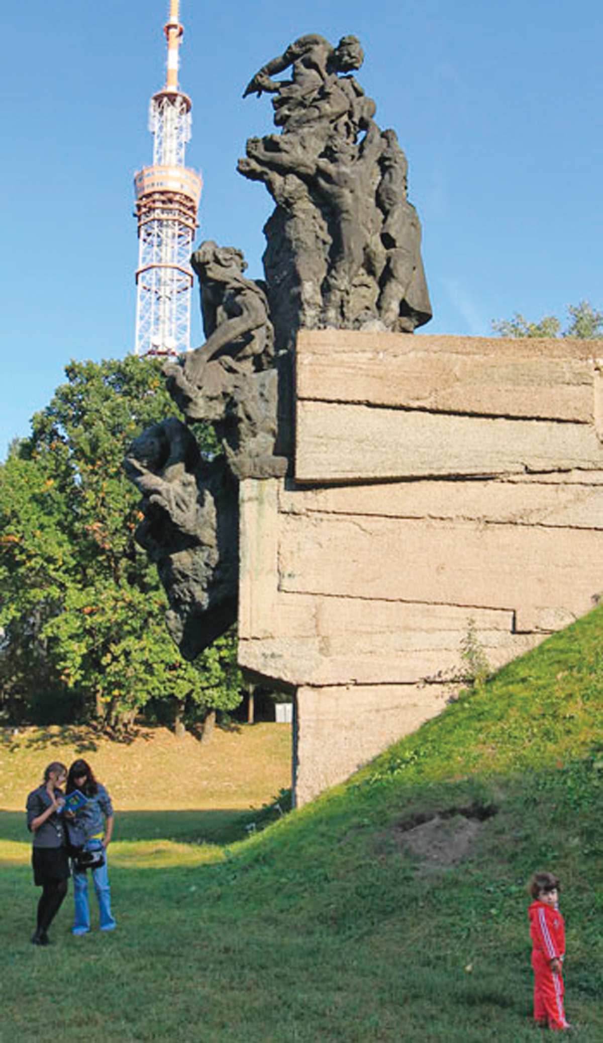 Памятник в Бабьем Яру