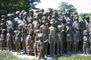 В Лидице (Чехия) стоит памятник детям, погибшим в Холокост