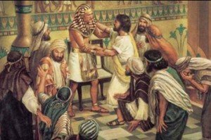 Убедившись в раскаянии братьев, Йосеф открывает своё имя.  Счастливый Яаков прощает сыновей