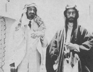Хаим Вейцман (слева, в арабской традиционной одежде) и эмир Фейсал I