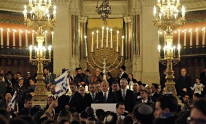 Биньямин Нетаниягу вечером 11 января в Большой синагоге Парижа