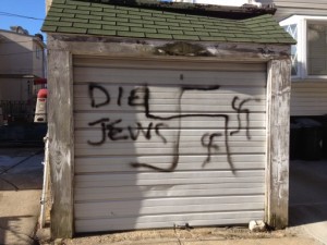 Антисемиты расписались на двери гаража  в бруклинском районе Флатбуш