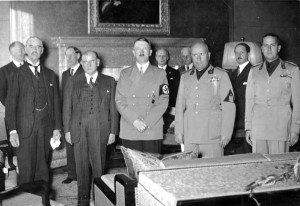 Чемберлен, Даладье, Гитлер, Муссолини и Чиано после подписания Мюнхенских соглашений 1938 года 