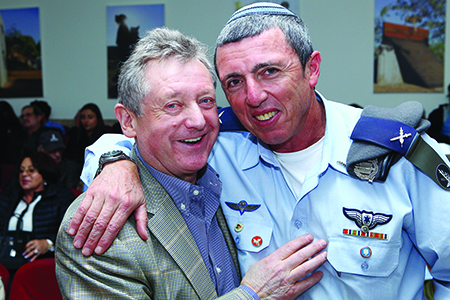 Герман Рот и главный раввин Армии обороны Израиля и боевой пилот Рафи Перец