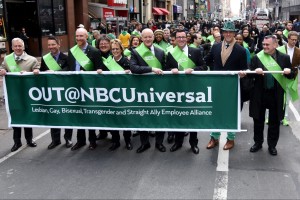 Гомосексуалисты телекомпании NBC  на параде в День святого Патрика