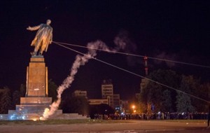 Снос памятника Ленину в Харькове