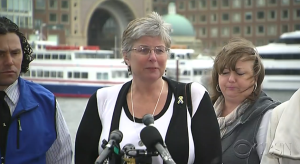 Карен Брассард (в центре) — одна из жертв теракта на Бостонском марафоне