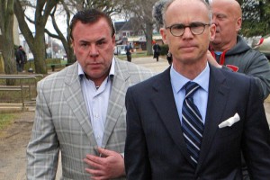 Энтони Мошетто (слева) и его адвокат Рэнди Зелин