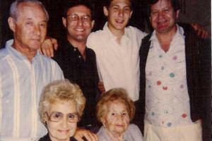 Семья Готлиб: крайний справа — Билл Готлиб, в очках — Нил Бендер
