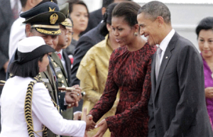 Барак и Мишель Обама во время визита в Индонезию в 2010 году