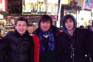 Джохар Царнаев (слева) со своими друзьями Диасом Кадырбаевым и Азаматом Тажаяковым