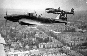 Советские штурмовики Ил-2 над Берлином, 1945 год 