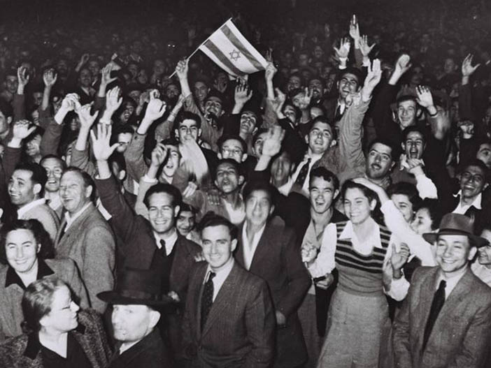 Празднования в Тель-Авиве  по случаю голосования в ООН,  29 ноября 1947 года