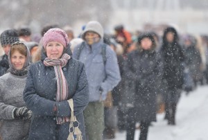 Очередь на выставку "Валентин Серов. К 150-летию со дня рождения" в Государственной Третьяковской галерее на Крымском Валу в Москве.