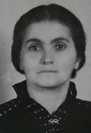 Мать Лео Бретхольца — Дора