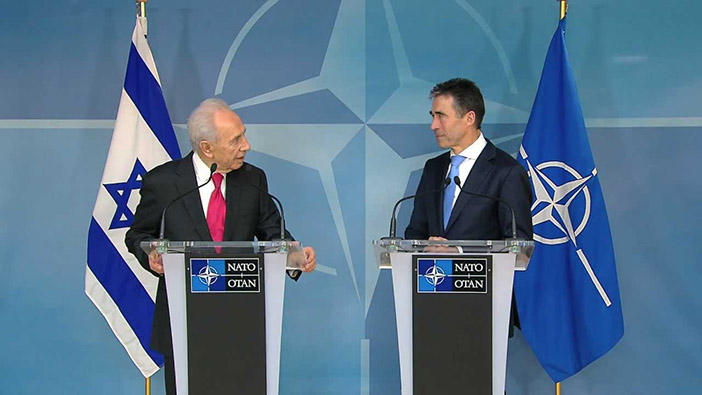 Генсек НАТО и президент Израиля договариваются о сотрудничестве в борьбе с терроризмом. Штаб-квартира НАТО в Брюсселе, март 2013 года