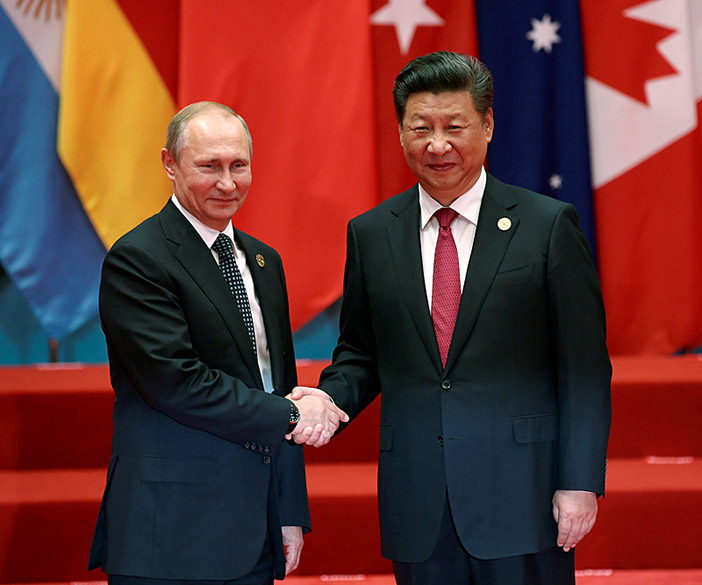 Си Цзиньпин радушно принял и поблагодарил Путина за подарок. «Русский с китайцем братья навек»