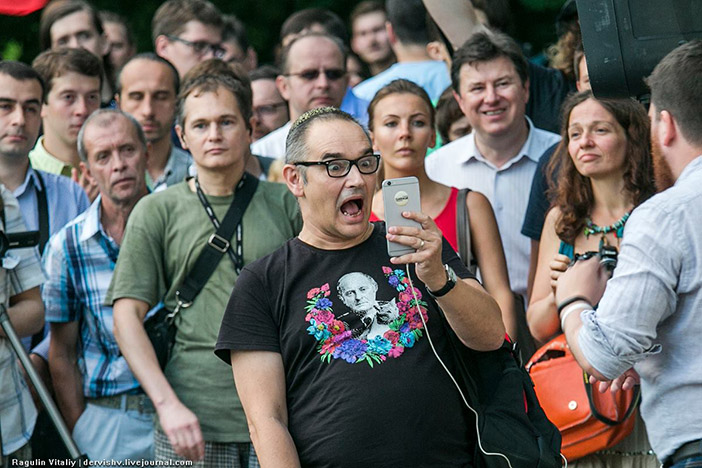 Антон Носик во время митинга оппозиции  в августе 2016 года