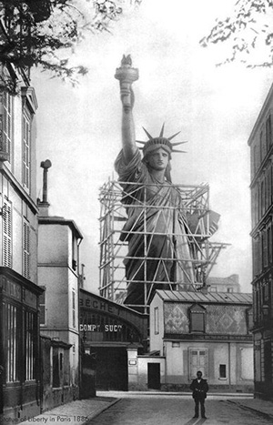 Статуя Свободы в Париже перед отправкой в США