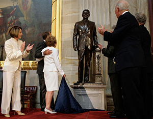 Открытие памятника Рональду Рейгану в Национальном зале славы