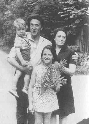 Переделкино, 1976 год. Жена Тата, дочь Таня, сын Эмиль