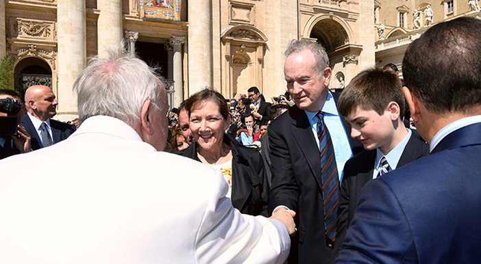 Папа Римский и Билл О’Райли на площади Св. Петра в Ватикане 19 апреля 2017 года 