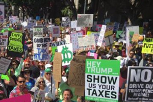 Демонстрация против Трампа в Лос-Анджелесе