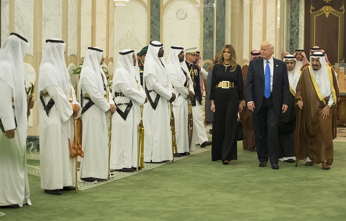 RIYADH, SAUDI ARABIA - MAY 20:  (----EDITORIAL USE ONLY  MANDATORY CREDIT - "BANDAR ALGALOUD / SAUDI ROYAL COUNCIL / HANDOUT" - NO MARKETING NO ADVERTISING CAMPAIGNS - DISTRIBUTED AS A SERVICE TO CLIENTS----) Saudi Arabia's King Salman bin Abdulaziz Al Saud (R) welcomes U.S. President Donald Trump (right 2) and his wife Melania Trump (right 3) prior to their meeting at Al-Yamamah Palace in Riyadh, Saudi Arabia on May 20, 2017. (Photo by Bandar Algaloud / Saudi Royal Council / Handout/Anadolu Agency/Getty Images)