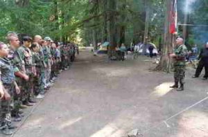 Построение в молодежном лагере военизированной подготовки в Орегоне, посвященное российскому Дню десантника.