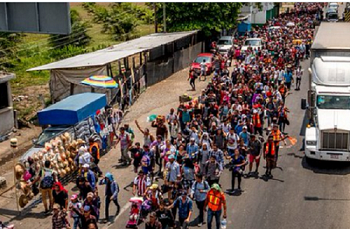 over-a-thousand-hondurans-marching-to-our-southern-border-620x408