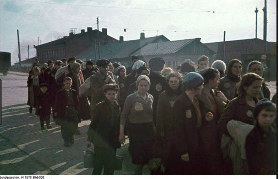Евреи в Минском гетто. Фото: Бундесархив ФРГ.