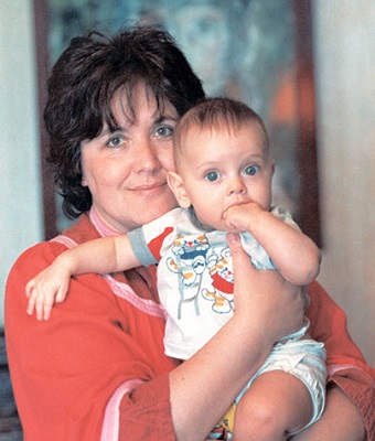 Виктория Токарева с сыном Петей. 1985 год