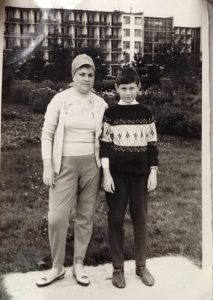 С мамой на Клязьме, 1969