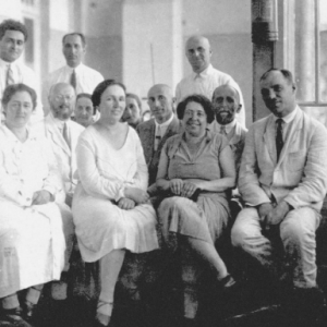 Лина Штерн с сотрудниками Института физиологии. Москва. 1930 