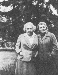 Лина Штерн (слева) и Олимпиада Скворцова. 1962 