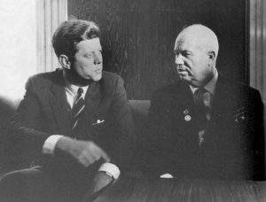 Джон Кеннеди и Никита Хрущев. Фото: urokiistorii.ru