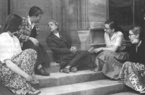 Мейтнер в 1959 году проводит свободную дискуссию со студентками в колледже Брин-Мор в Пенсильвании, США. Фото: obzor.lt