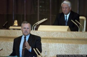 Выступление Анатолия Собчака, на заднем плане Борис Ельцин. 1993 год 