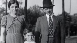 Сол Мессингер с родителями 