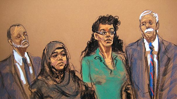 Обвиняемые джихадистки 
с их адвокатами в зале суда