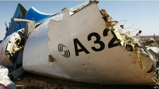 По оценке британской разведки, наиболее вероятной причиной трагедии является взрыв бомбы, подложенной в самолет во время погрузки багажа
