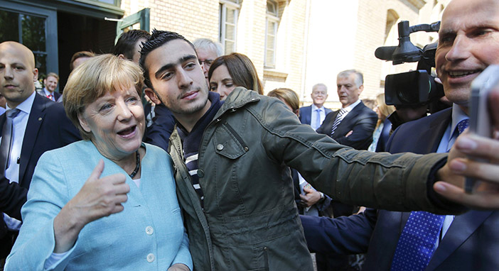 Селфи мигранта с канцлером Германии Ангелой Меркель