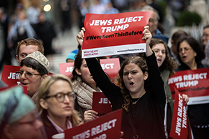 Еврейские активисты в США протестуют против политики Трампа, обвиняя его в антисемитизме