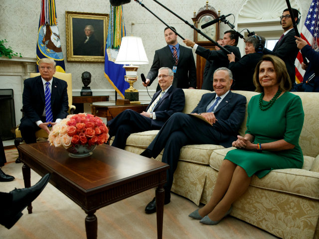 Вашингтон. 6 сентября Встреча с лидерами демократов и респуликанцев (AP Photo/Evan Vucci)