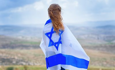 girl_israeli_flag