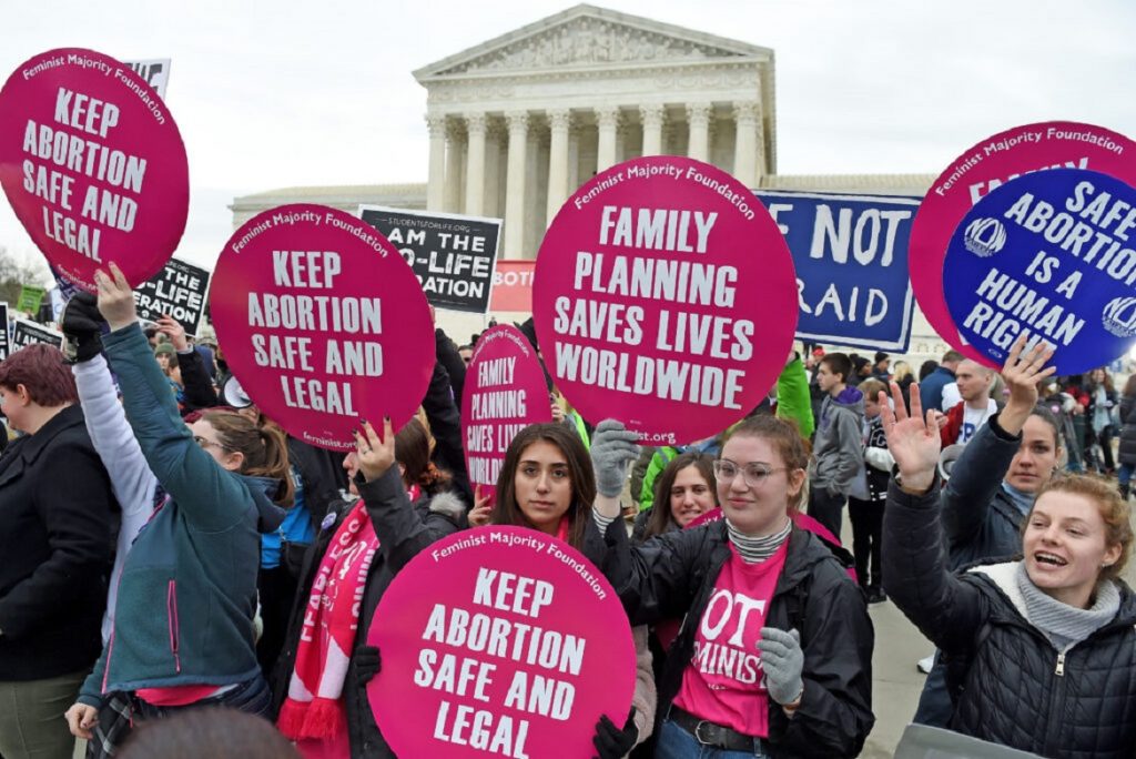 Pro-choice and pro-life activists demonstrate in front of the the US Supreme Court during the 47th annual March for Life on January 24, 2020 in Washington, DC. - Activists gathered in the nation's capital for the annual event to mark the anniversary of the Supreme Court Roe v. Wade ruling that legalized abortion in 1973. (Photo by OLIVIER DOULIERY / AFP) (Photo by OLIVIER DOULIERY/AFP via Getty Images)