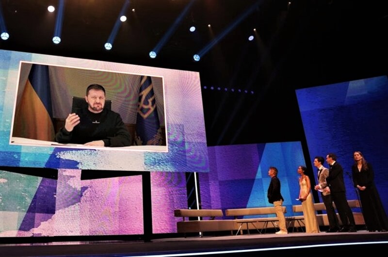 Владимир Зеленский выступает на открытии Берлинале по видеосвязи. Фото: Gerald Matzka / Getty Images